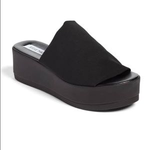 Steve Madden slinky platform sandal. Size 7.